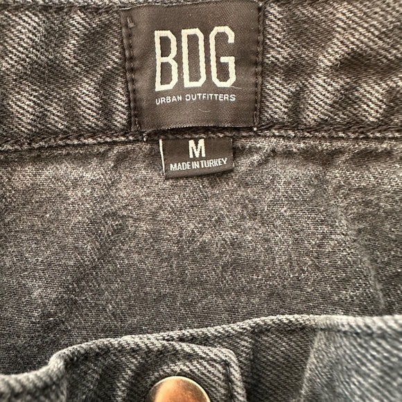 BDG Snap Front Mini Skirt Womens Size M A-Line Denim Faded Distressed Black - Picture 5 of 7